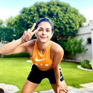 Ayca-holding-up-peace-sign-running benefits